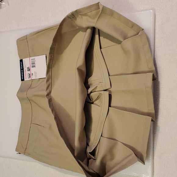 Khaki Skort!!! skirt/shorts. Adjustable Waist. Side zipper - Picture 2 of 6